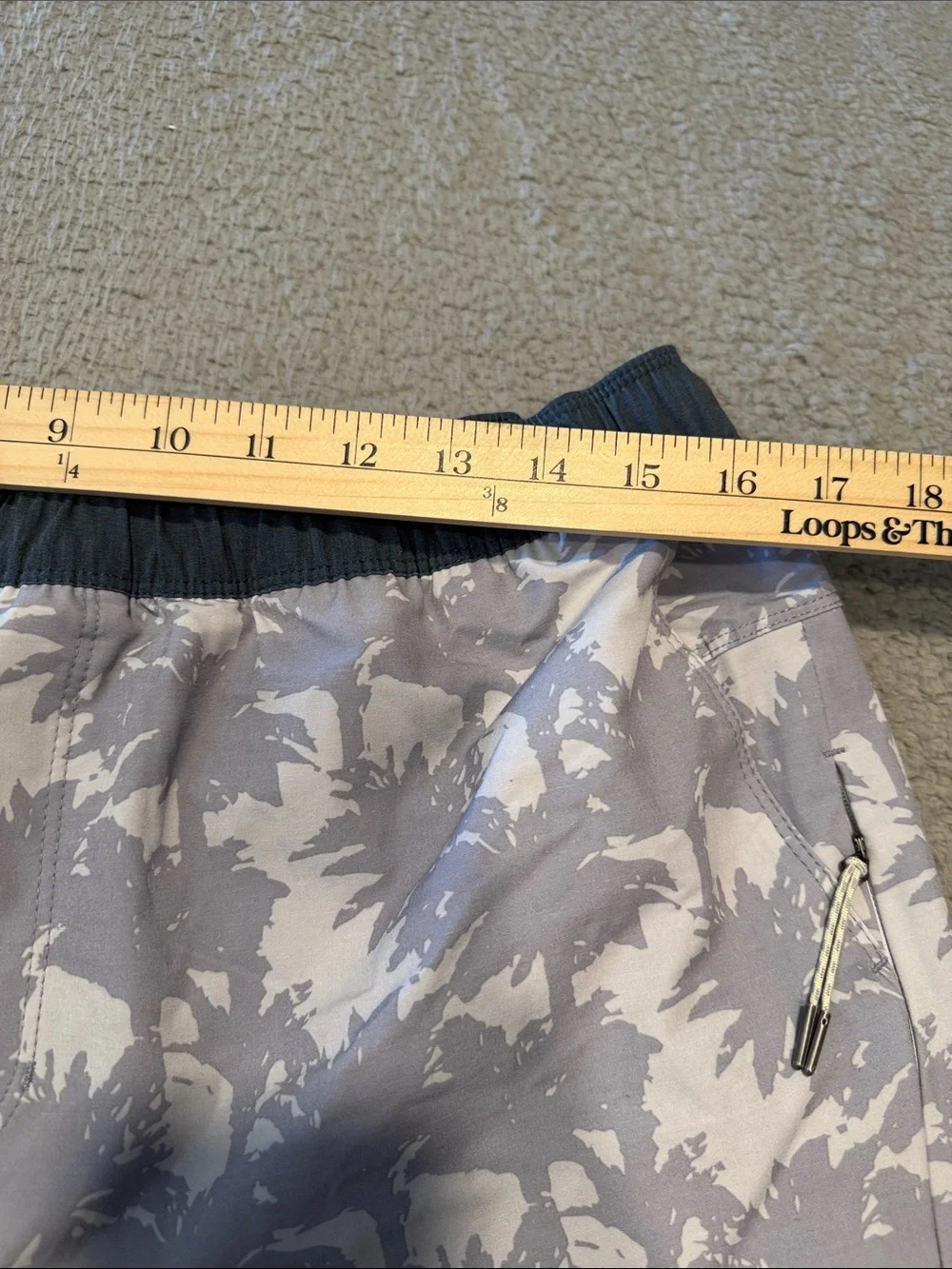 VUORI Cape Short Gray Palm-Print Men’s Swim Trunks with Elastic Waist size L
